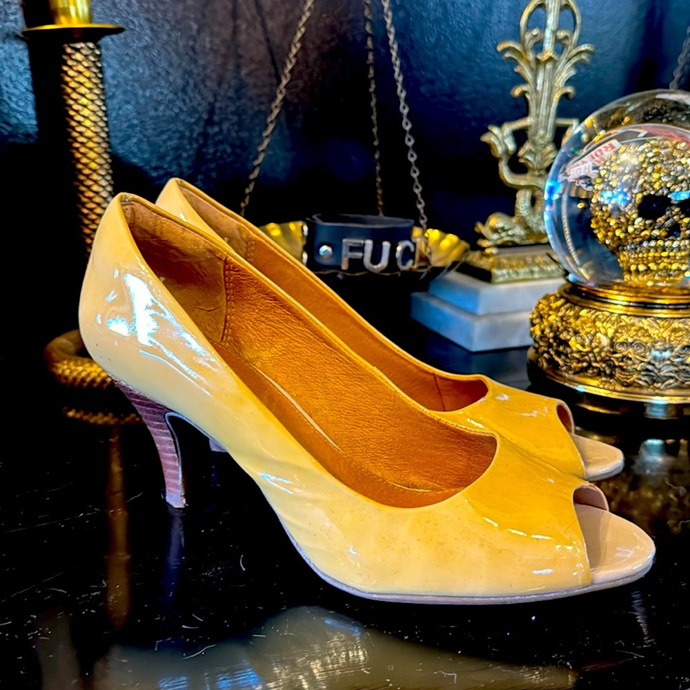 Clark’s vintage kitten heel